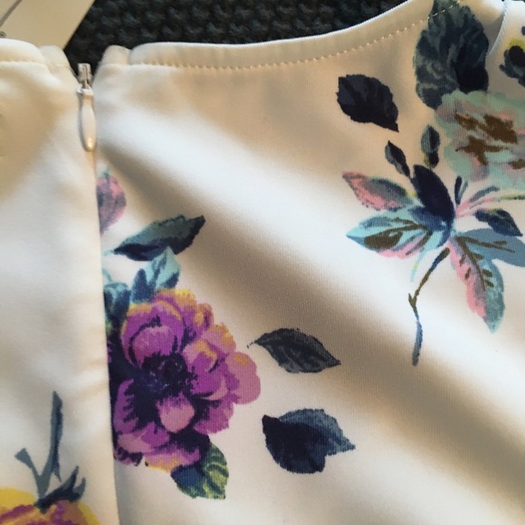 Dress - Picture 8 of 9